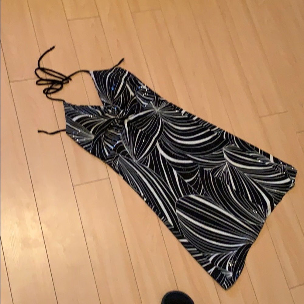 🌷 2/$15 ☀️Sparkly half back Summer dress ☀️🥳